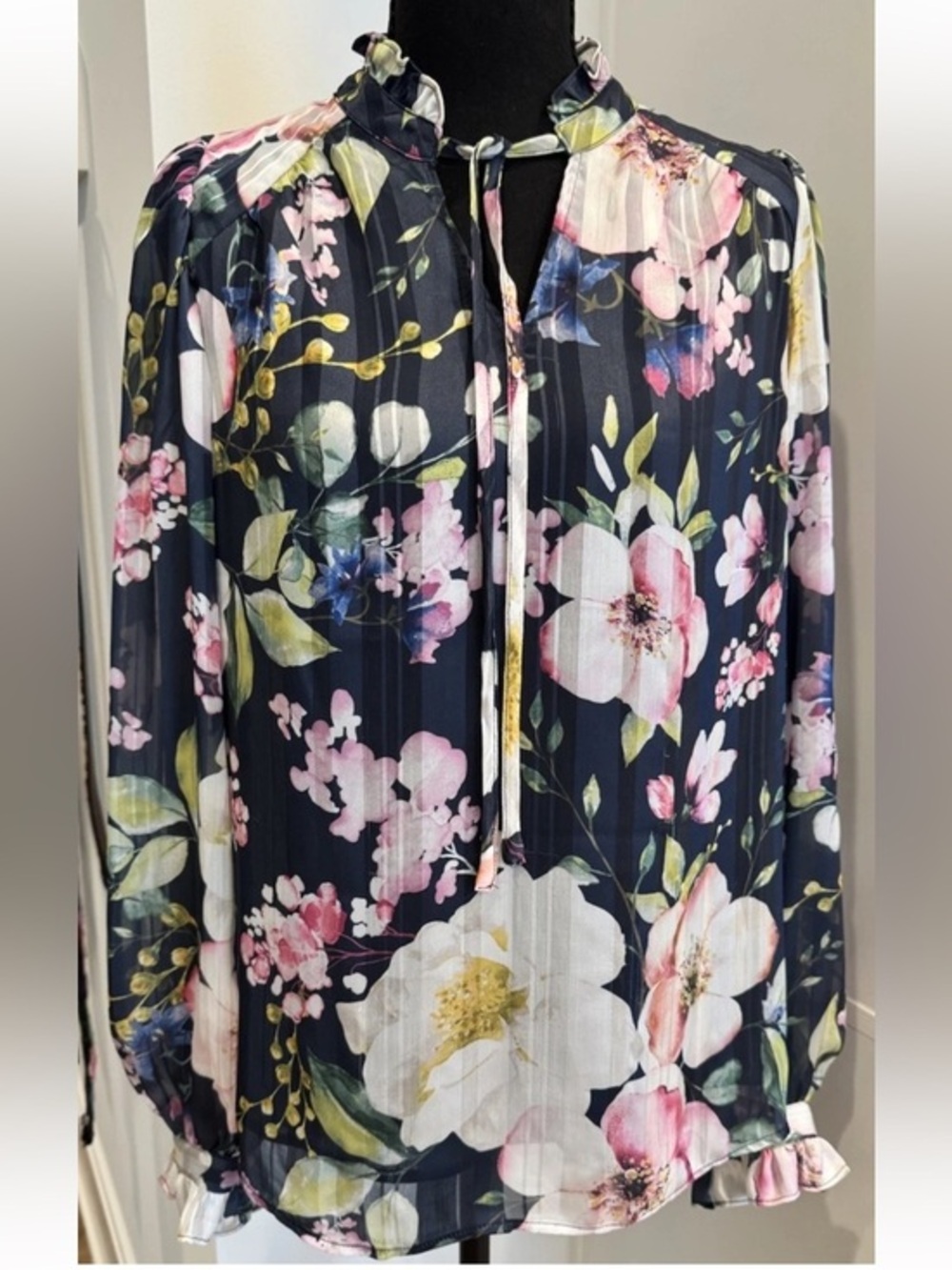 NWT, Joie chiffon Floral Tie-Neck Lightweight Women’s blouse - Navy Pink Green